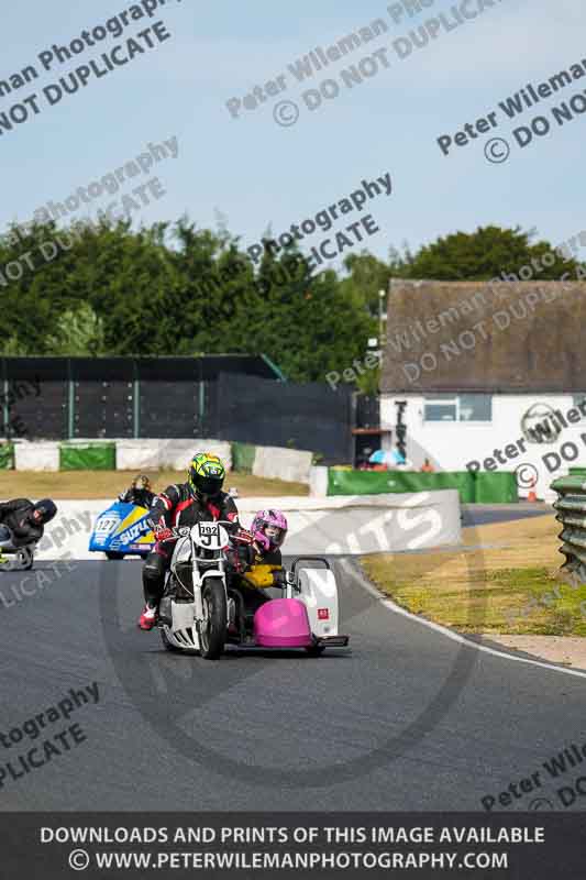 Vintage motorcycle club;eventdigitalimages;mallory park;mallory park trackday photographs;no limits trackdays;peter wileman photography;trackday digital images;trackday photos;vmcc festival 1000 bikes photographs